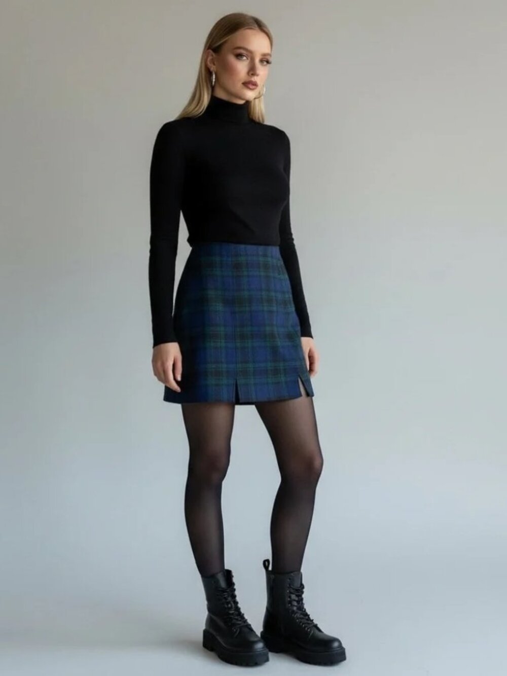 Hollister Ultra High-Rise A-Line Mini Skirt - Navy Blue Plaid - Medium